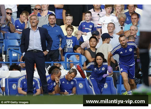 切尔西球员团结一心，合影定格时光